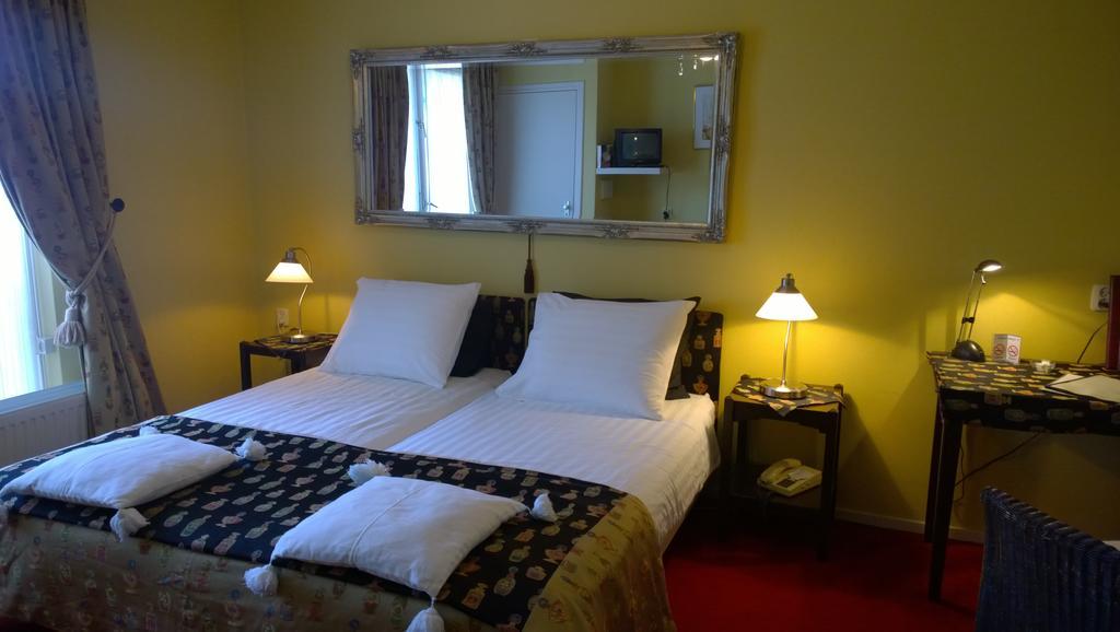 Hotel De Kroon Oirschot Bagian luar foto
