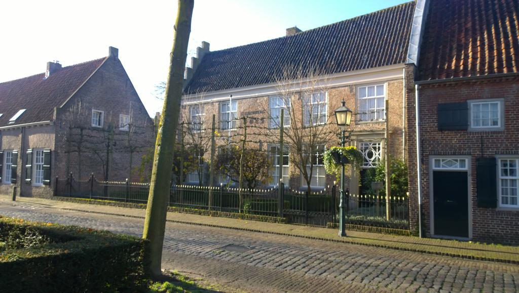 Hotel De Kroon Oirschot Bagian luar foto