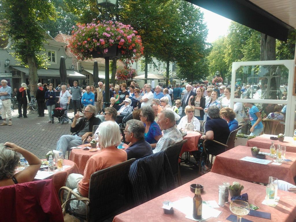 Hotel De Kroon Oirschot Bagian luar foto