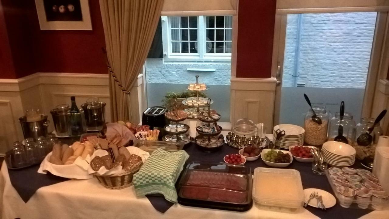 Hotel De Kroon Oirschot Bagian luar foto